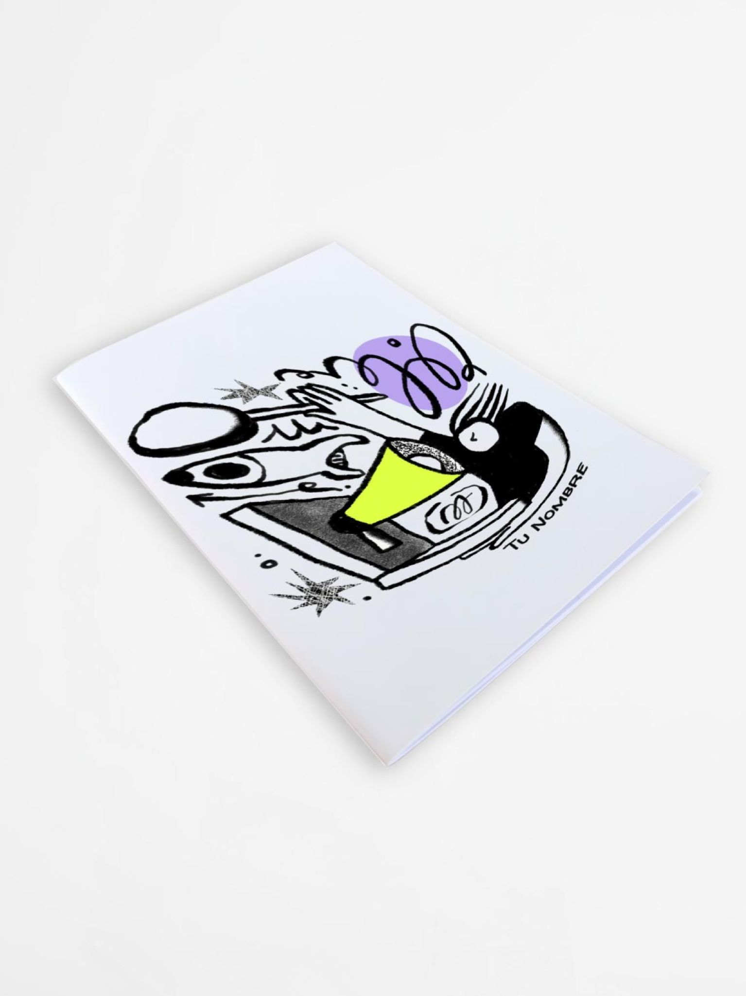 libreta con diseño artístico de personaje ilustrado en blanco y negro con detalles en amarillo y morado, personalizable con tu nombre