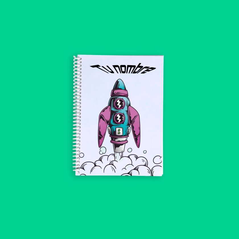 libreta con encuadernación espiral y portada ilustrada con un cohete despegando, personalizable con tu nombre