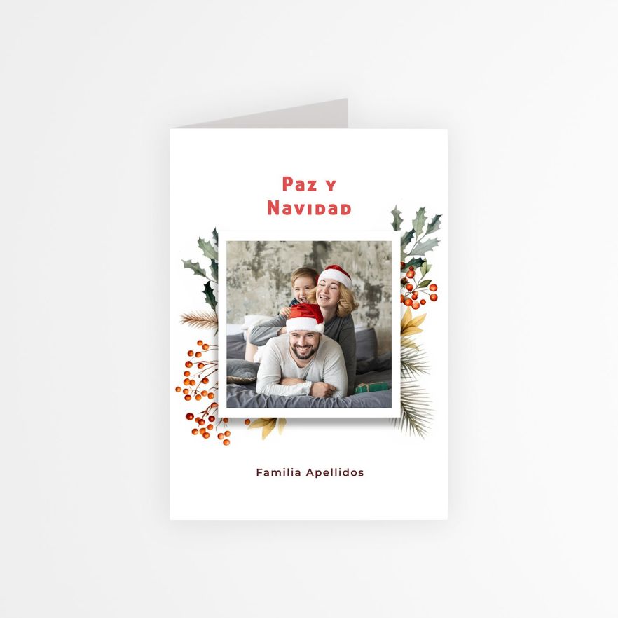 tarjeta navidad con foto con familia sonriendo con gorros navide&ntilde;os