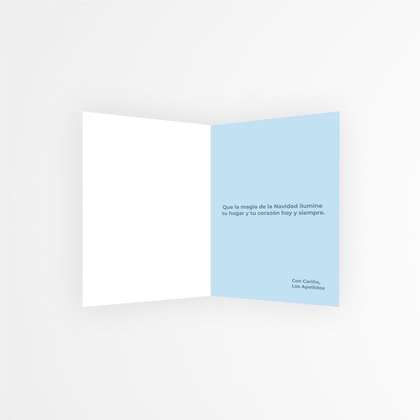 Interior de tarjeta navidad personalizada con fondo celeste y mensaje de amor navide&ntilde;o