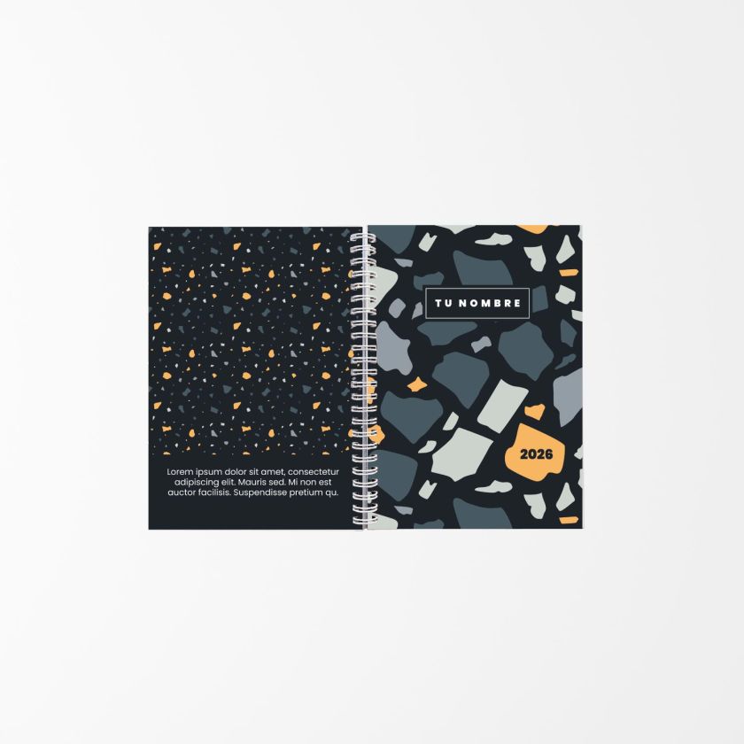vista abierta de agenda personalizada con fondo oscuro y diseño terrazzo en colores gris, azul y naranja, encuadernada con espiral blanca