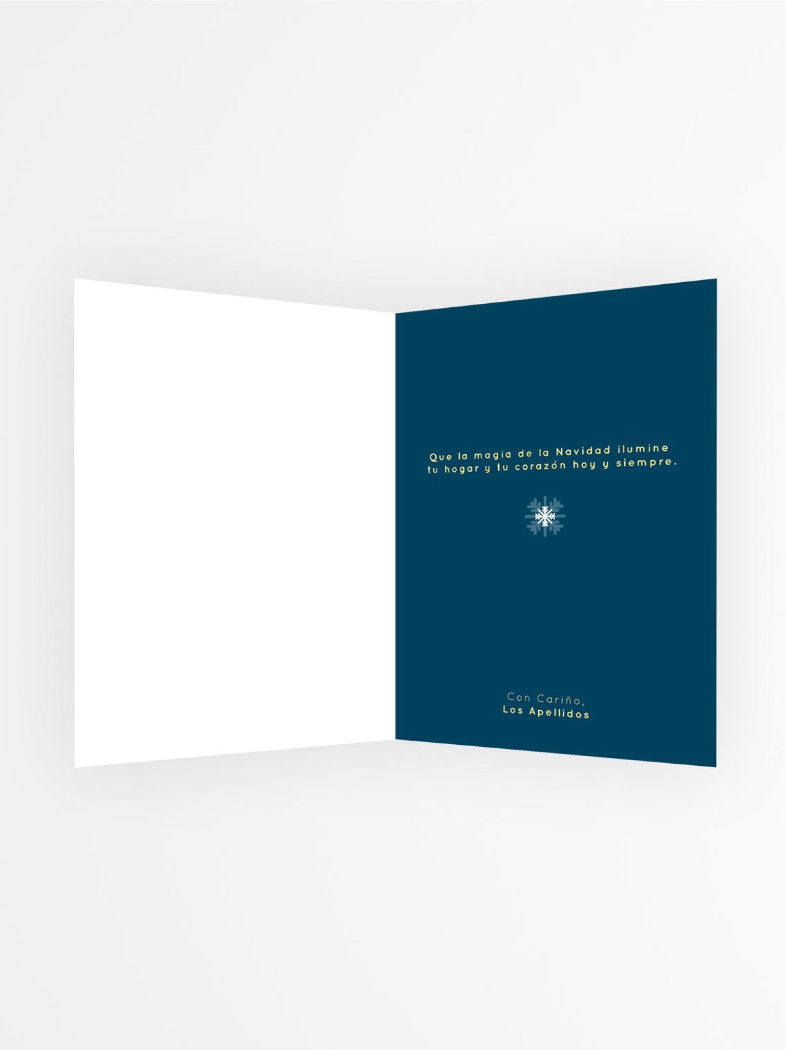 Interior de tarjeta navideña personalizada con fondo azul y mensaje de Navidad en letras doradas