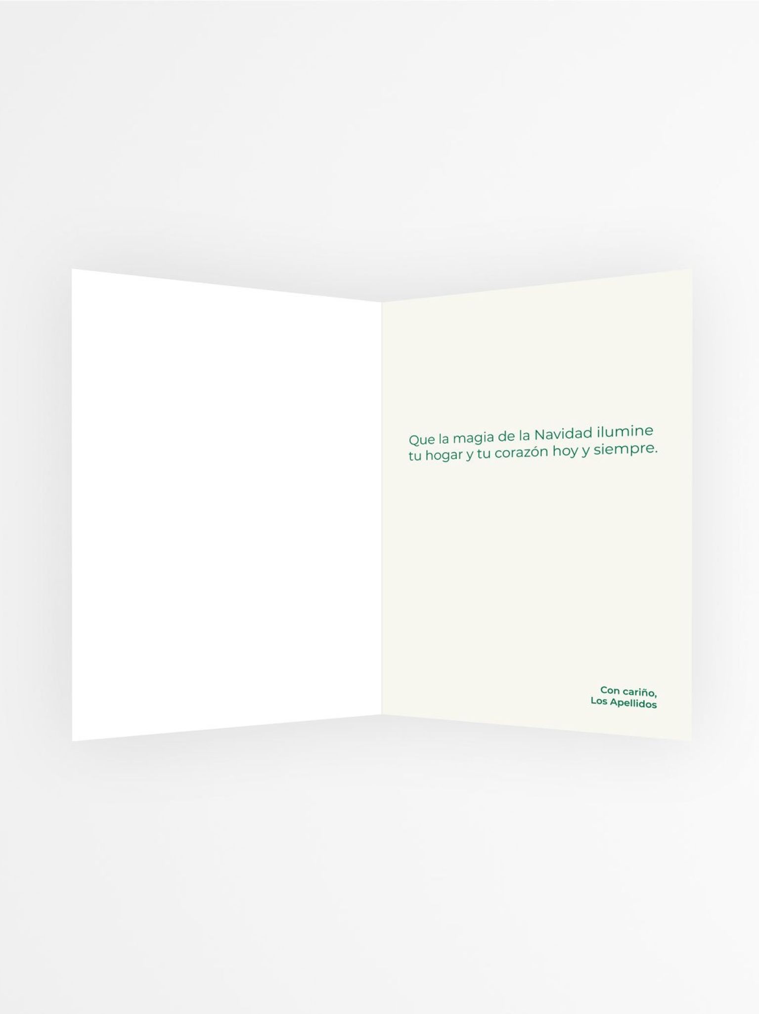 Interior de tarjeta de Navidad personalizada con mensaje emotivo impreso en tipograf&iacute;a verde y dedicatoria &ldquo;Con cari&ntilde;o, Los Apellidos&rdquo;