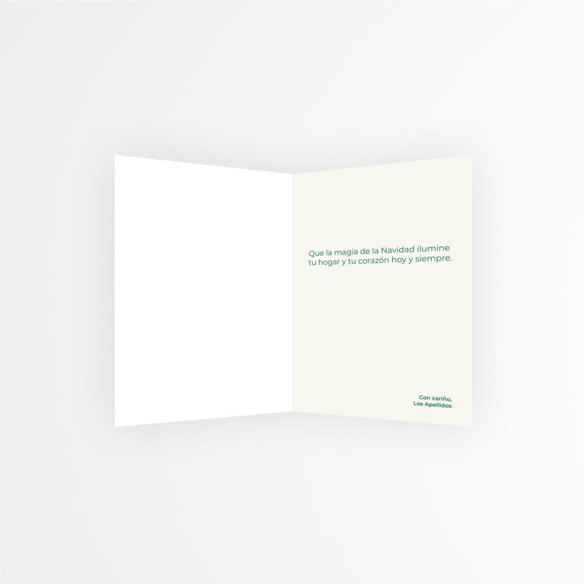 Interior de tarjeta de Navidad personalizada con mensaje emotivo impreso en tipograf&iacute;a verde y dedicatoria &ldquo;Con cari&ntilde;o, Los Apellidos&rdquo;