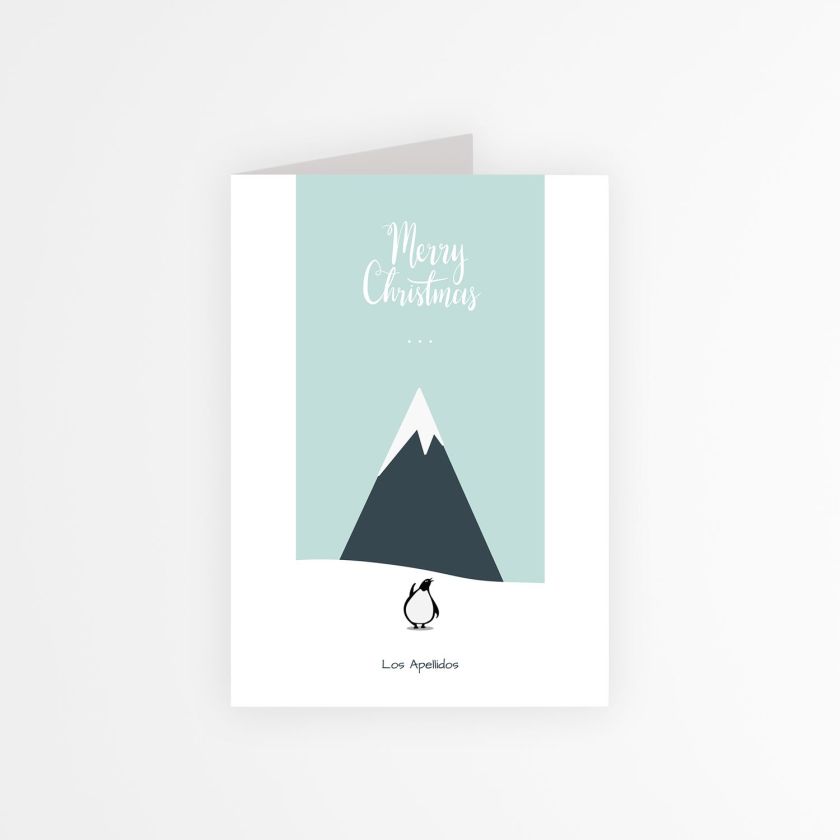 Tarjeta navideña personalizada con ilustración de montaña nevada, pingüino y mensaje “Merry Christmas”