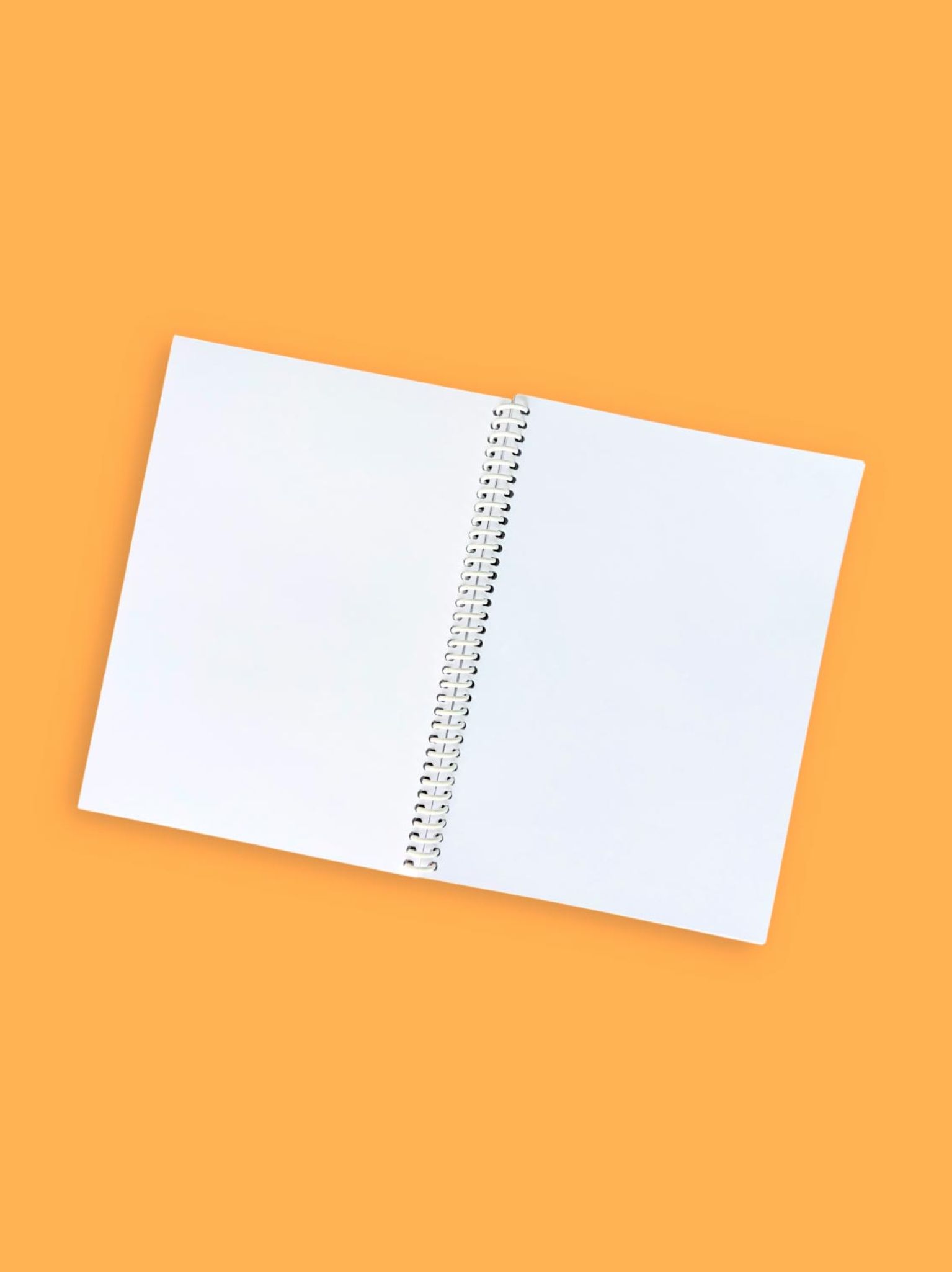 interior de libreta personalizada con encuadernaci&oacute;n en espiral y hojas blancas listas para escribir