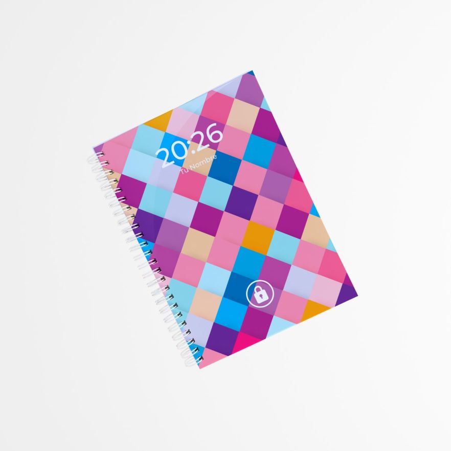 portada de agenda personalizada con patr&oacute;n geom&eacute;trico de rombos multicolor y texto &ldquo;2026 Tu Nombre&rdquo; sobre fondo blanco