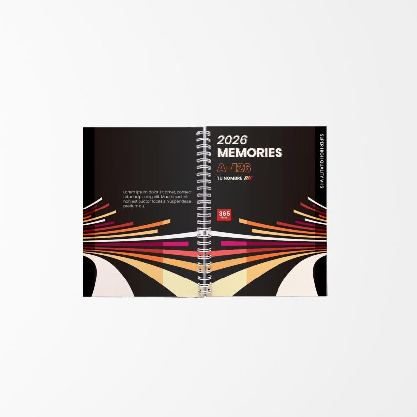 vista abierta de una agenda personalizada con diseño retro en tonos oscuros y líneas de colores cálidos, encuadernada con espiral central y texto “2026 Memories”